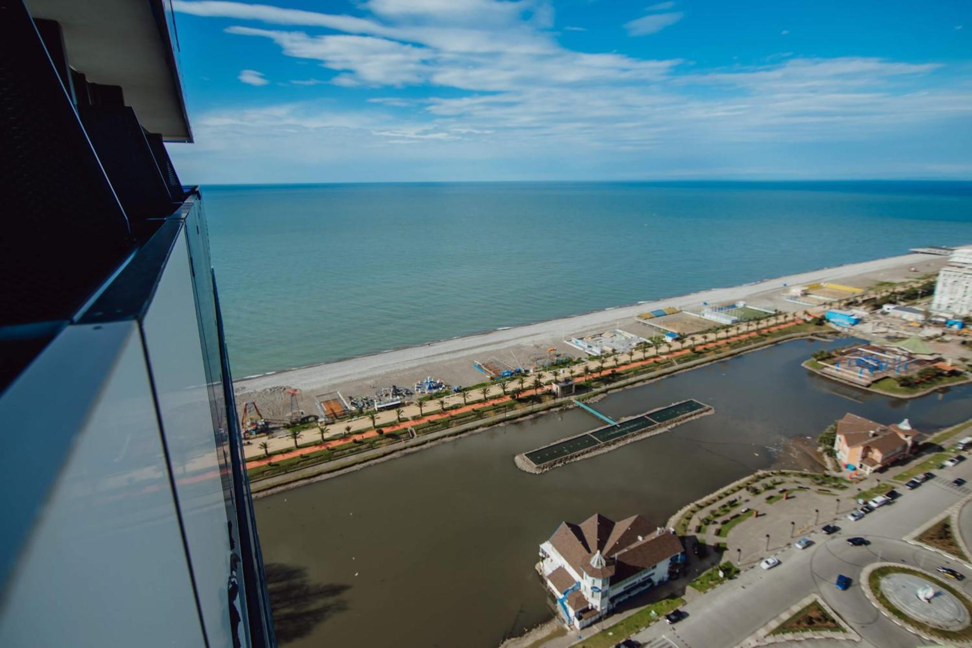 Luxury Beach Front Hotel Batumi Exterior foto