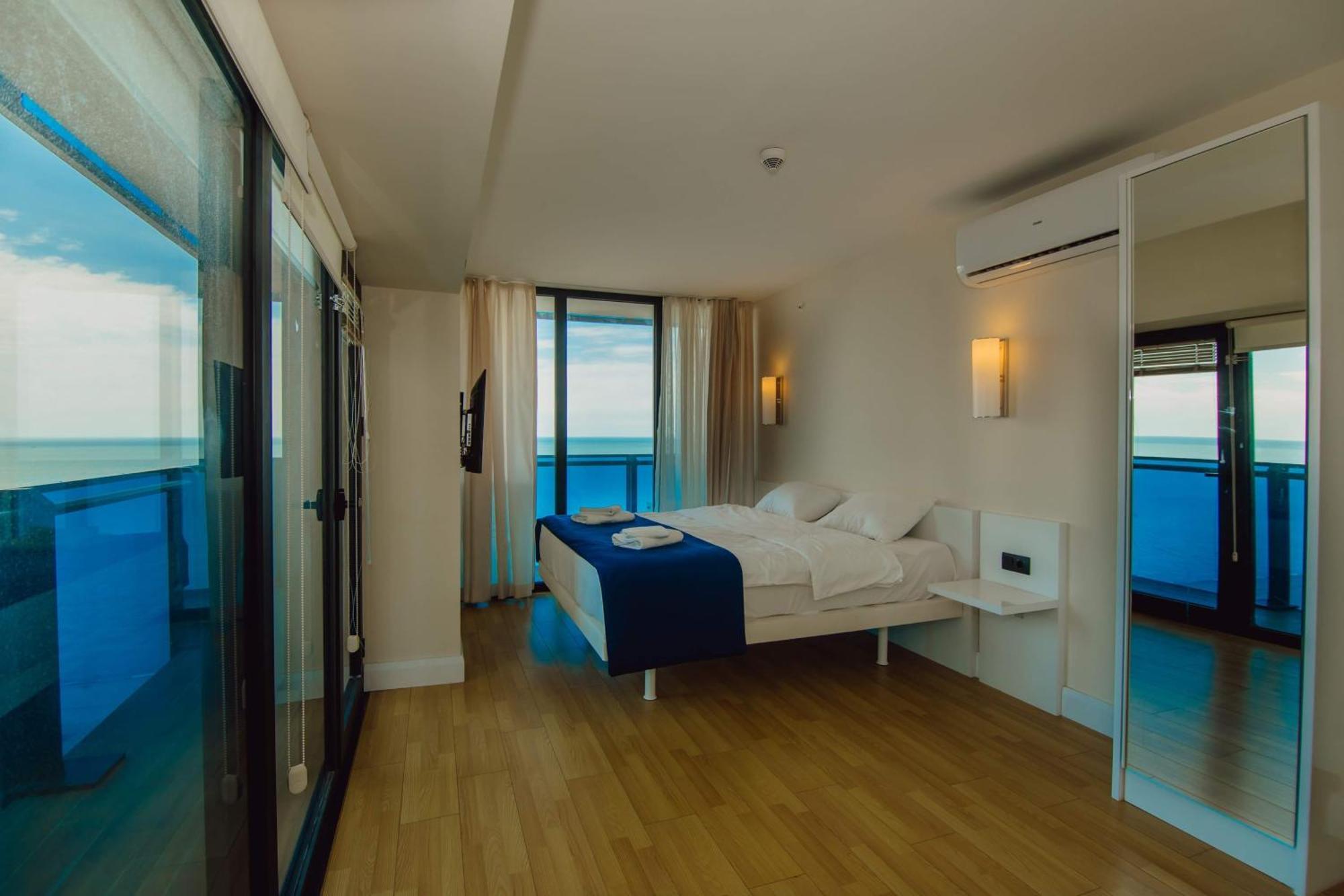 Luxury Beach Front Hotel Batumi Exterior foto